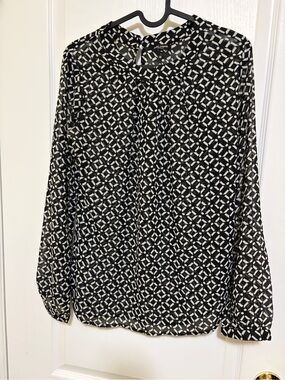 Black and White Geometric Print Blouse